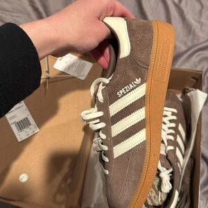 Adidas Handball Spezial size 7.5 W 
Got as a gift, but are too big.